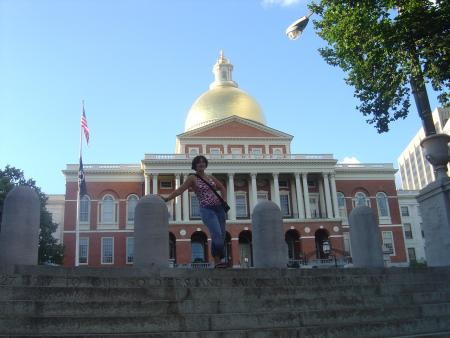 Nora devant la State House